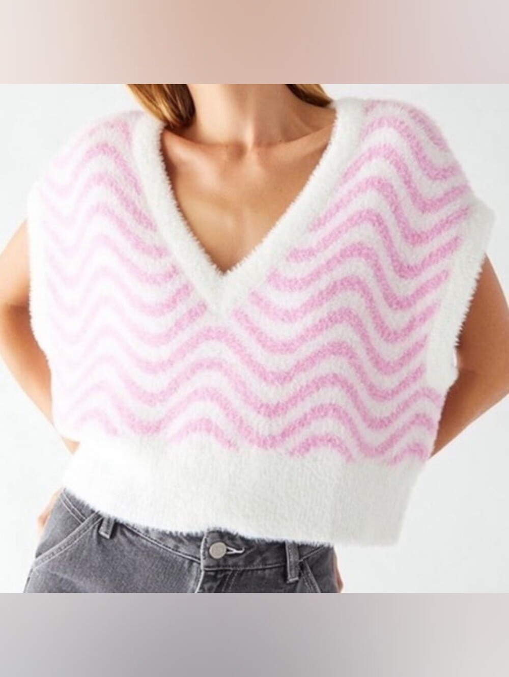 Kendall and Kylie Oversized V-neck Cropped Sweater Vest ** Size Medium